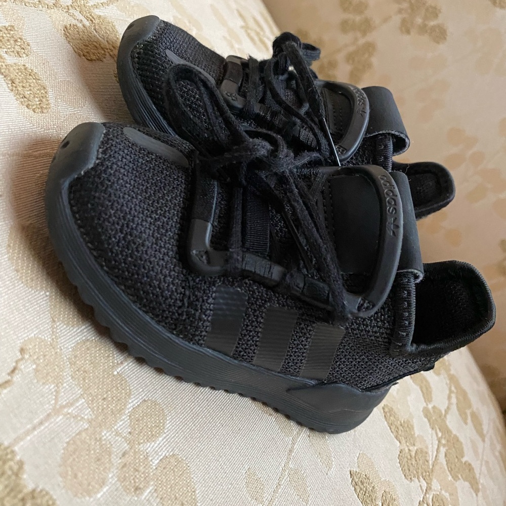 Size 6 (toddler) Adidas